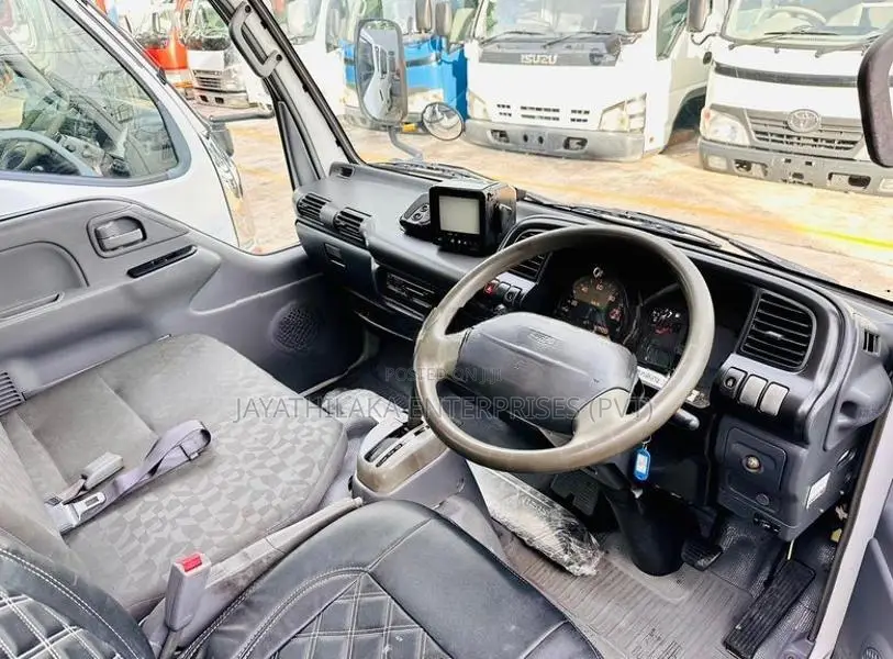 Isuzu ELF 150 12v Cabin