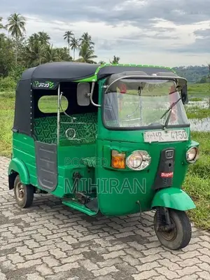 Bajaj RE 205 2011