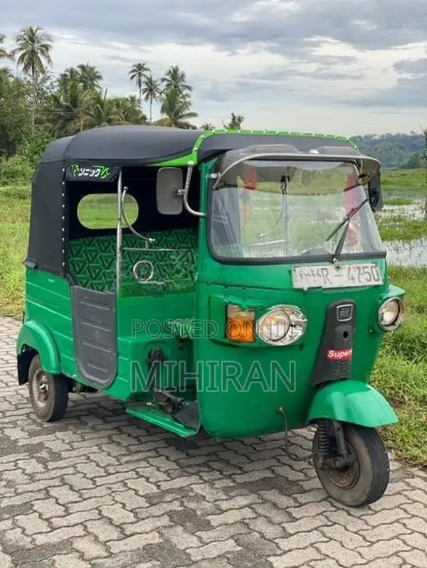 Bajaj RE 205 2011