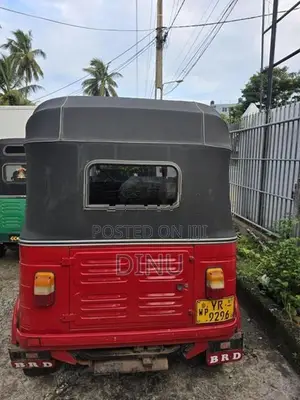 Bajaj RE 205 2011