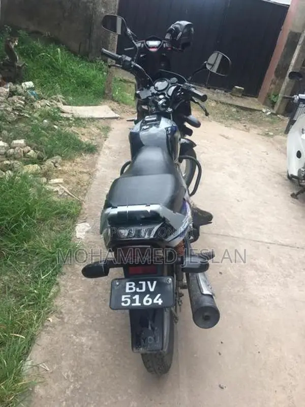 Bajaj CT100 2025