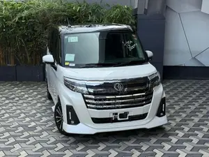 Toyota Roomy Custom GT 2025