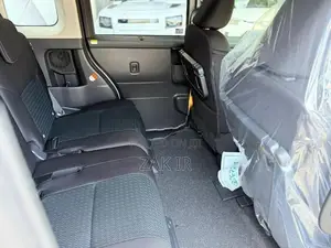 Toyota Roomy Custom GT 2025