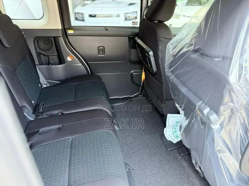 Toyota Roomy Custom GT 2025