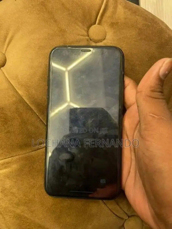 Apple iPhone XR (Used)