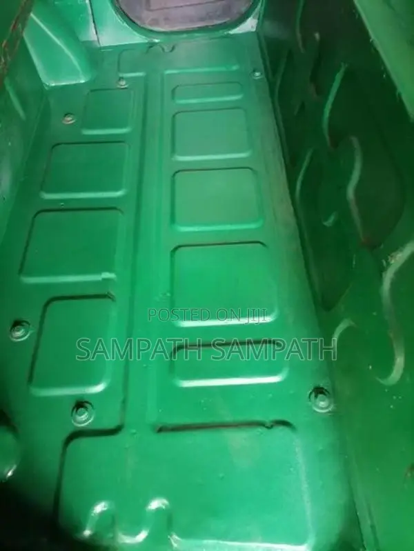 Bajaj RE three wheel 2011