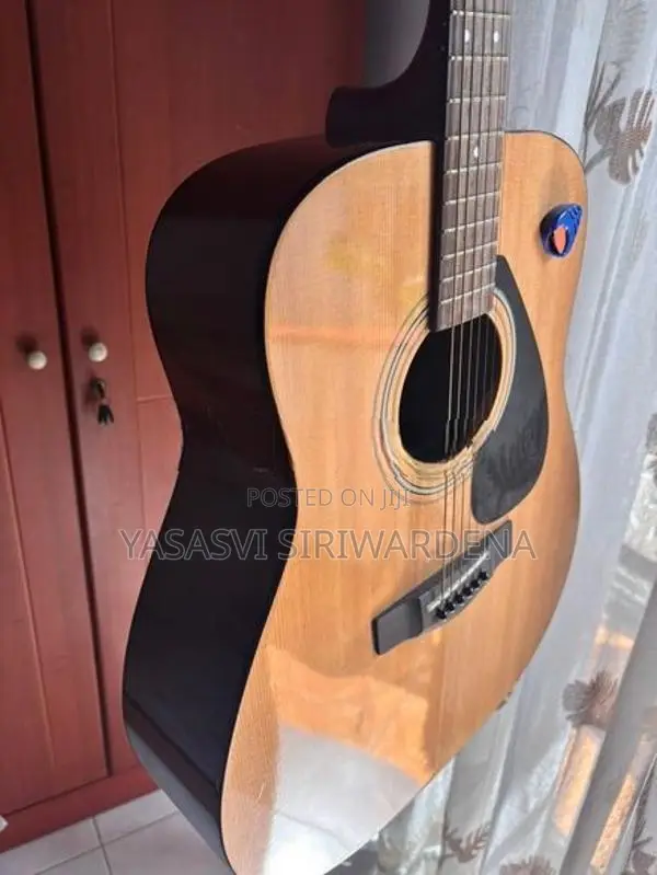 Yamaha F310 Acoustic Guitar