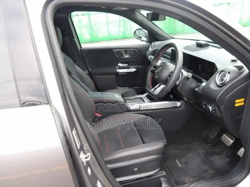 Mercedes Benz GLB 180 AMG Premium Plus 2025