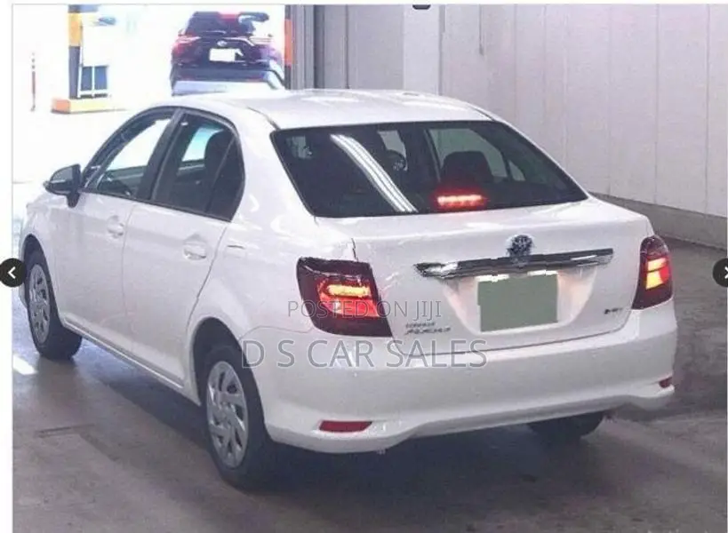 Toyota Axio EX Hybrid 2025