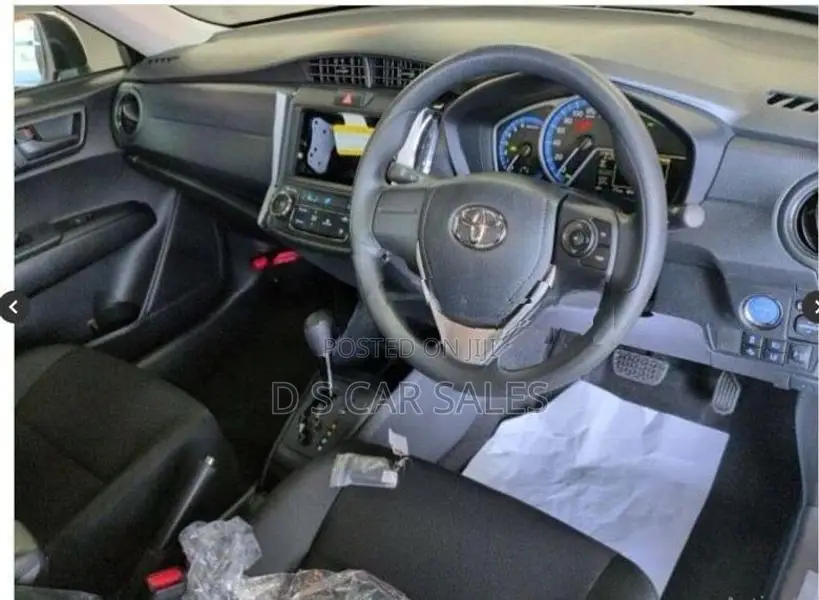 Toyota Axio EX Hybrid 2025