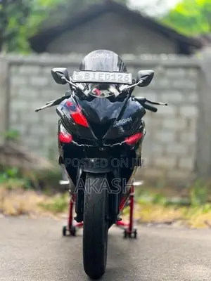 Yamaha R15 2019