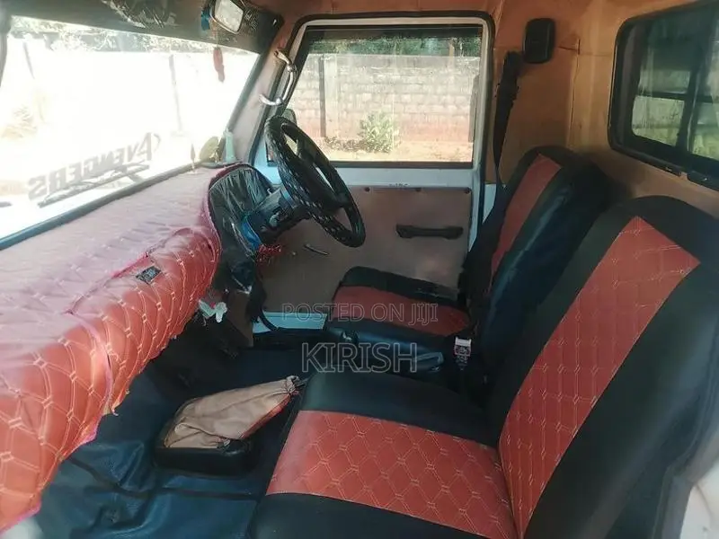 Mahindra Bolero Maxitruck plus 2011