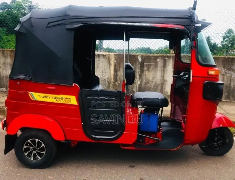 Bajaj RE 2015