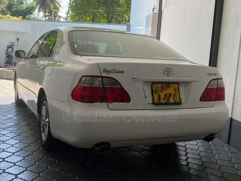 Toyota Crown Royal Saloon 2007