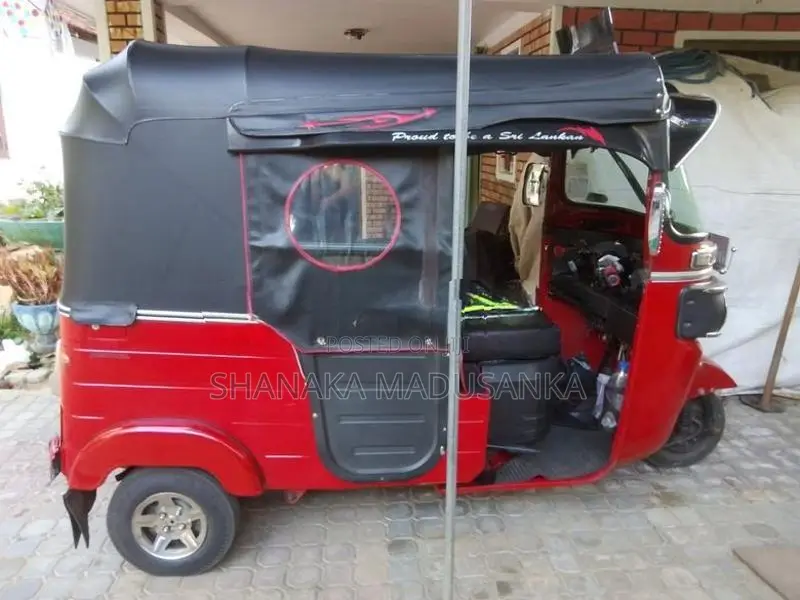 Bajaj RE 2018