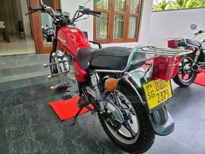 Suzuki GN 125 2015