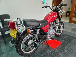 Suzuki GN 125 2015