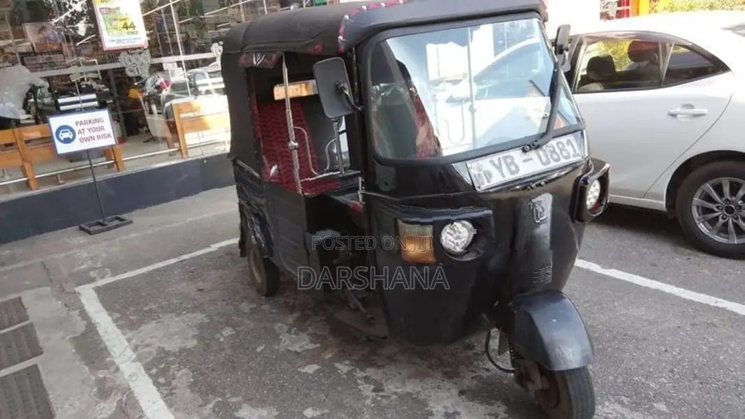 Bajaj RE 2011