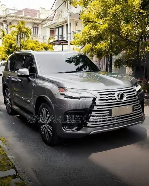 Lexus LX600 2025