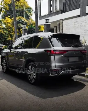 Lexus LX600 2025