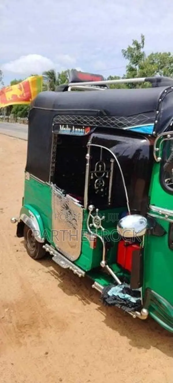 Bajaj RE 2015