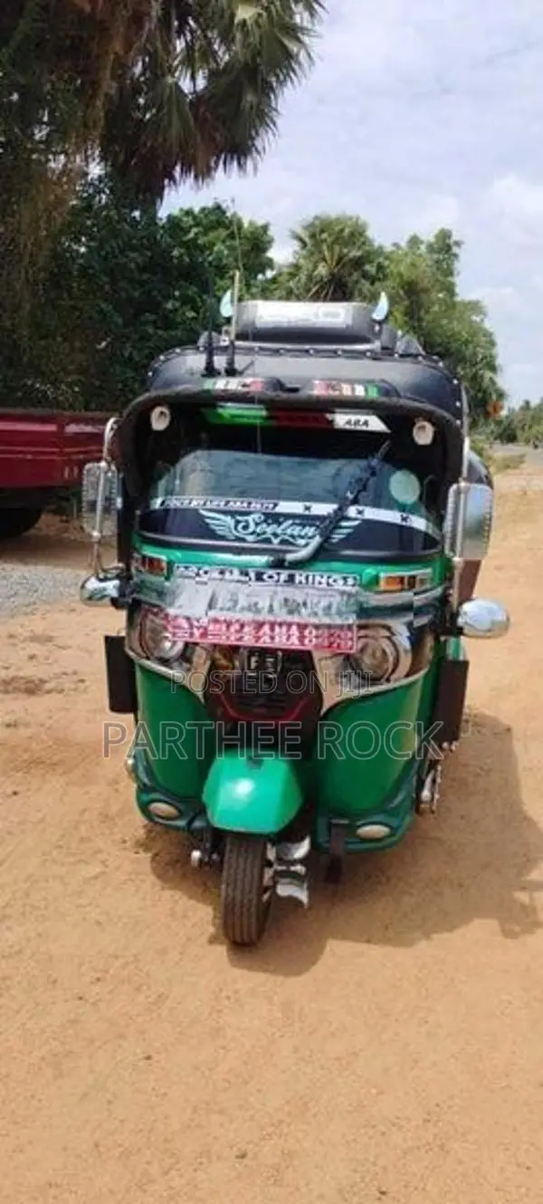 Bajaj RE 2015