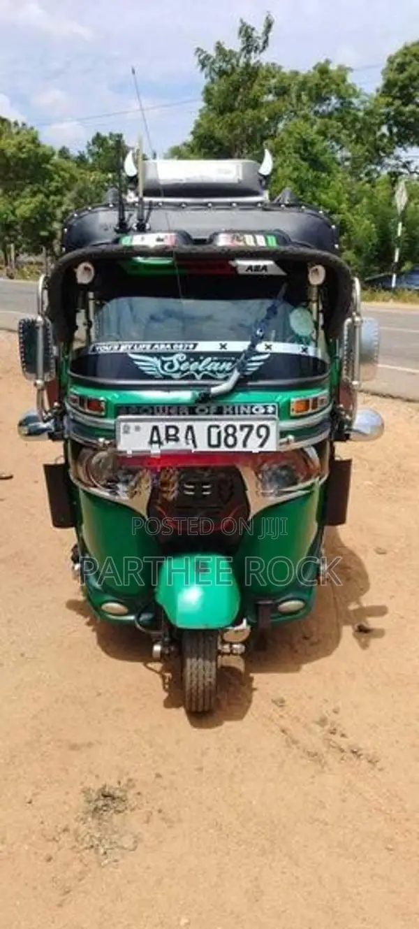 Bajaj RE 2015
