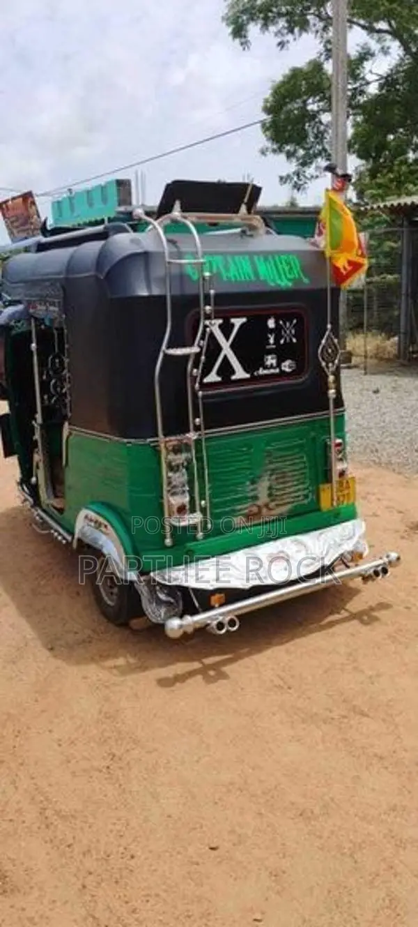 Bajaj RE 2015