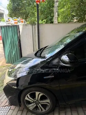 Honda Grace 2014