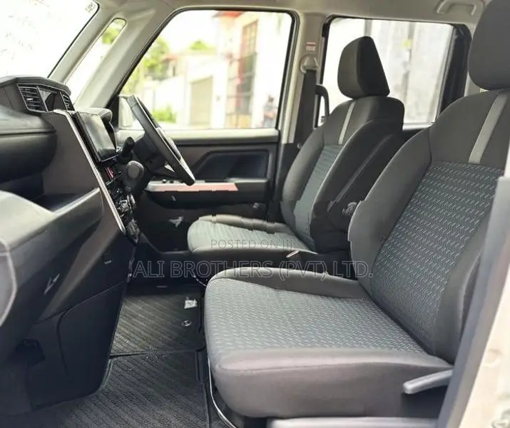 Toyota Roomy Custom G 2025