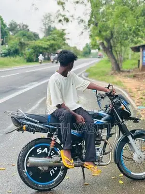Bajaj CT100 2017