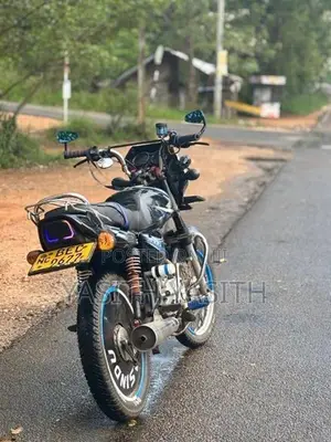 Bajaj CT100 2017