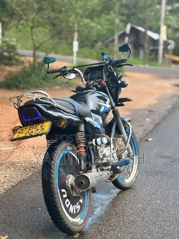 Bajaj CT100 2017