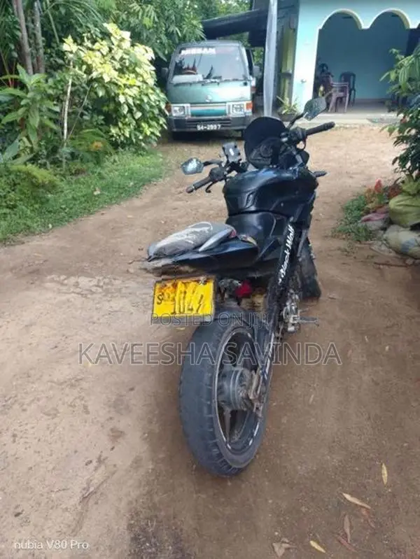 Bajaj Pulsar AS 150 1 2016