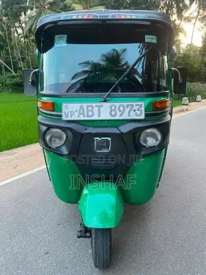 Bajaj RE 2019