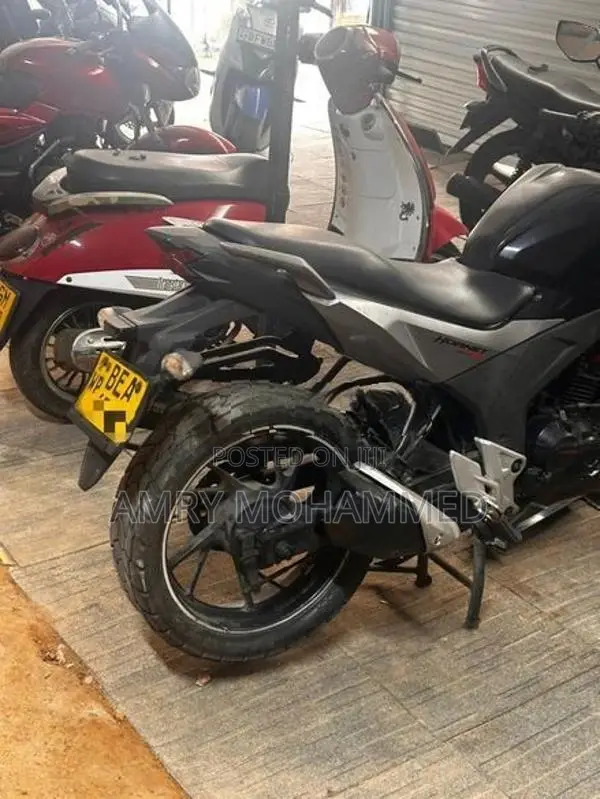 Honda CB Hornet 160R 2016
