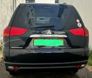 Mitsubishi Montero Sport 2012