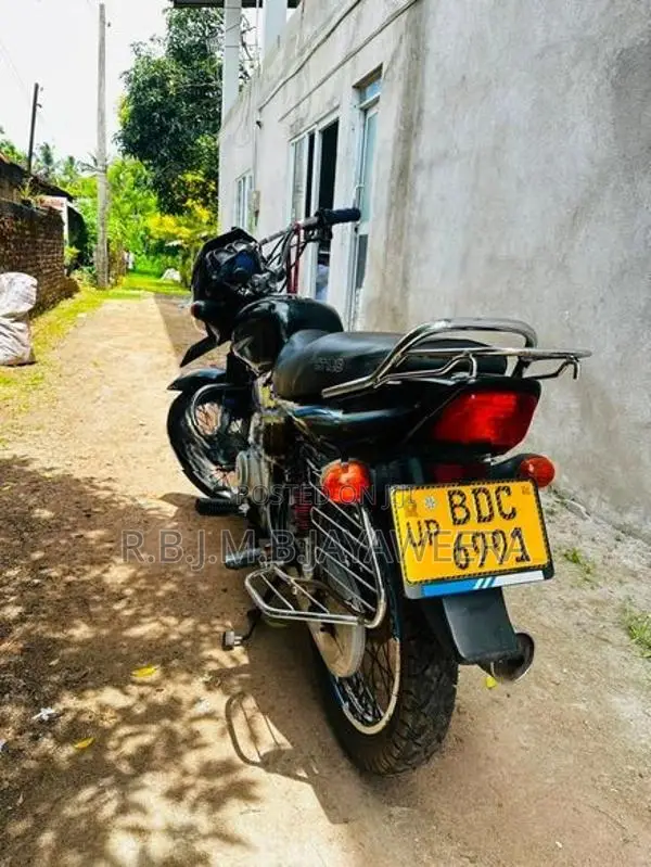 Bajaj CT100 2015