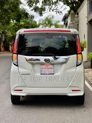 Toyota Roomy Custom G 2023