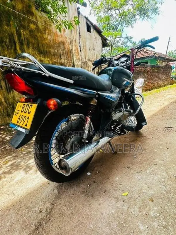 Bajaj CT100 2015
