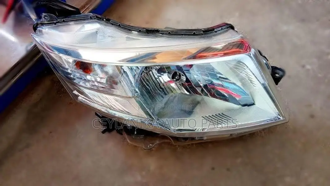 Toyota Roomy Headlamp