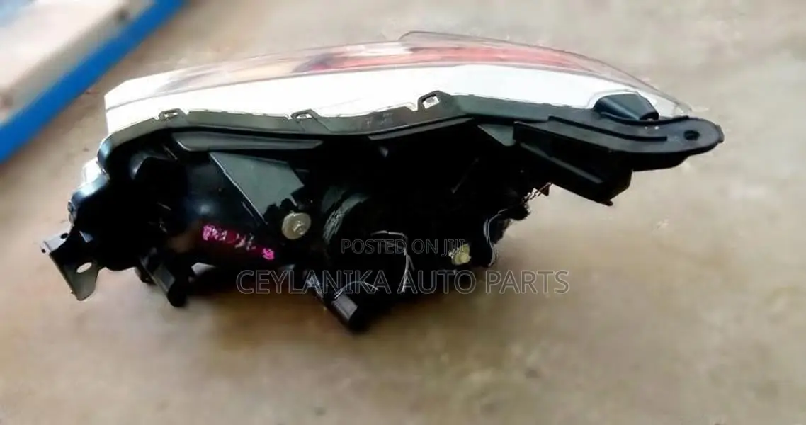 Toyota Roomy Headlamp