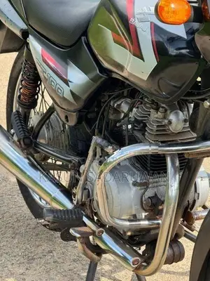 Bajaj CT100 2012