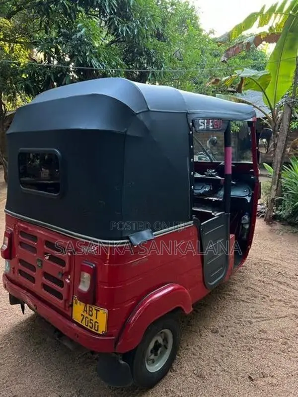 Bajaj RE 2019
