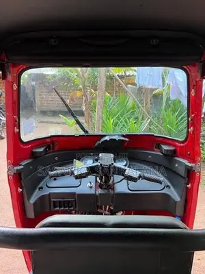 Bajaj RE 2019
