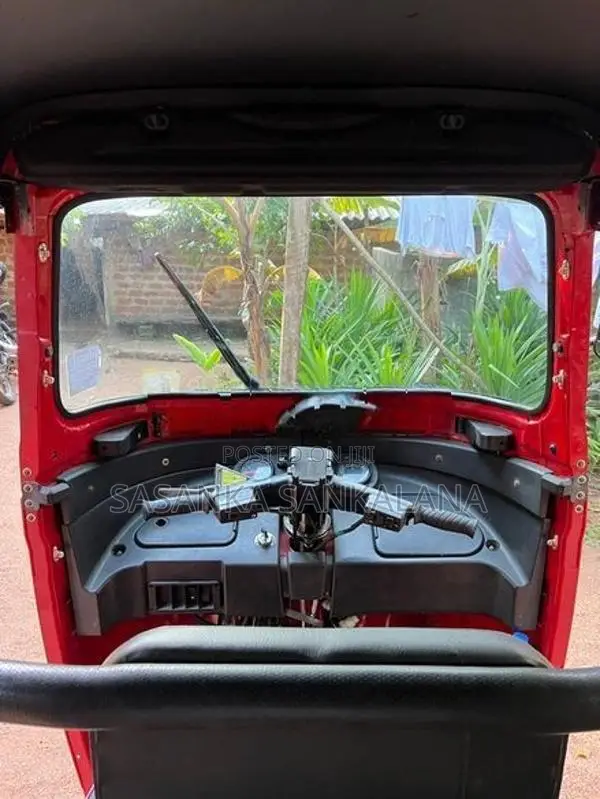 Bajaj RE 2019