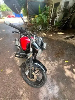 Bajaj V15 2016