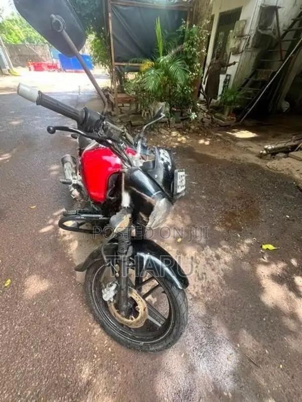 Bajaj V15 2016