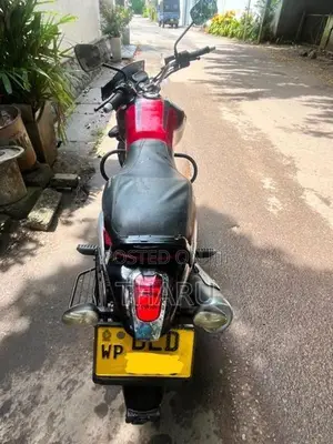 Bajaj V15 2016