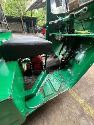 Bajaj RE 2 strock 2005